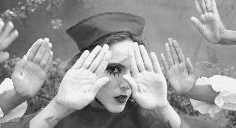 Caves du Manoir : Michelle Blades - Mia Oud