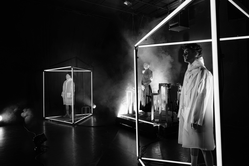 Caves du Manoir : Versus - Cie ÉTÉYA